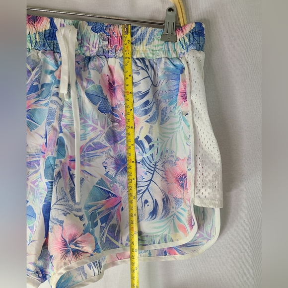Sommer Ray floral shorts- Womens size Large - Picture 3 of 7